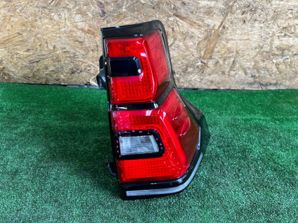 Стоп-сигнал правый TRJ150, TRJ150L, TRJ150W